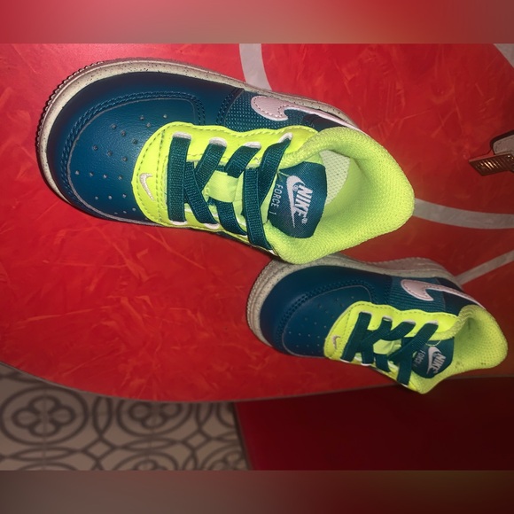 Nike sneakers - Picture 2 of 2